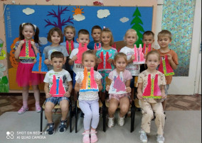 Художественно - эстетическое развитие. "Дружный хоровод", рисование в старшей группе №5. Воспитатели: Лифанова Е. М., Крамаренко Т. В. Художественно - эстетическое развитие. "Дружный хоровод", рисование в старшей группе №5. Воспитатели: Лифанова Е. М., Крамаренко Т. В.